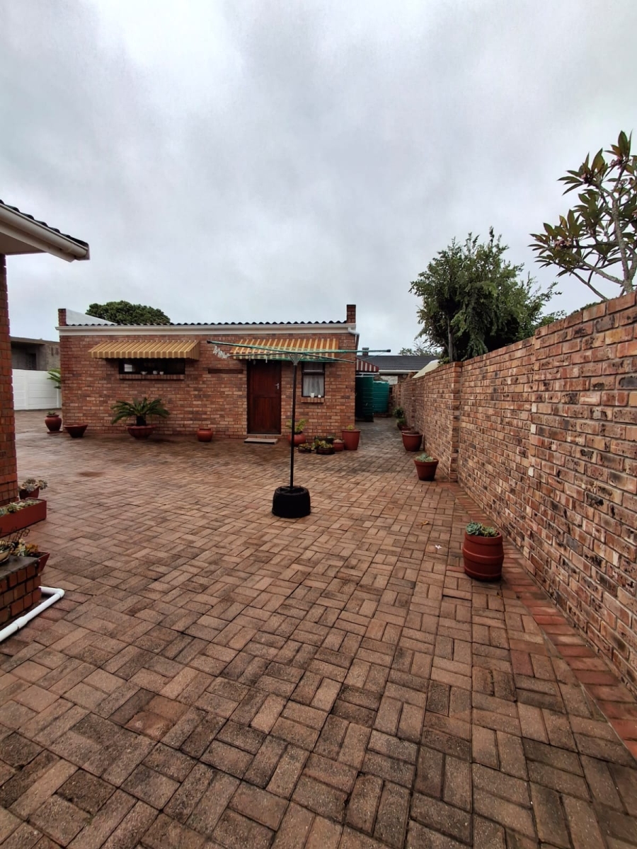 3 Bedroom Property for Sale in Seafield Eastern Cape